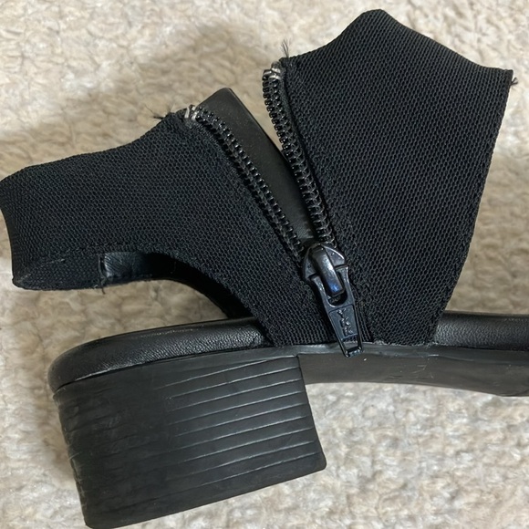 Black Zip Sandals Low Heel Alex Marie - Picture 9 of 9